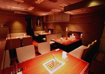 大切な方のおもてなしに、ご友人との食事会に、ご家族とのご歓談に、五感が満たされ心寛ぐひとときを、どうぞごゆっくりお楽しみください。