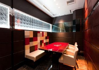 大切な方のおもてなしに、ご友人との食事会に、ご家族とのご歓談に、五感が満たされ心寛ぐひとときを、どうぞごゆっくりお楽しみください。