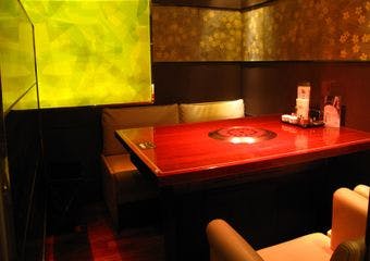 大切な方のおもてなしに、ご友人との食事会に、ご家族とのご歓談に、五感が満たされ心寛ぐひとときを、どうぞごゆっくりお楽しみください。