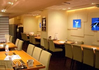 大切な方のおもてなしに、ご友人との食事会に、ご家族とのご歓談に、五感が満たされ心寛ぐひとときを、どうぞごゆっくりお楽しみください。