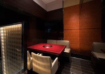 大切な方のおもてなしに、ご友人との食事会に、ご家族とのご歓談に、五感が満たされ心寛ぐひとときを、どうぞごゆっくりお楽しみください。