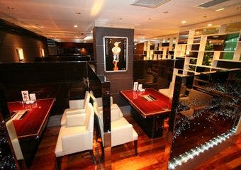 上質な厳選肉と門外不出秘伝のタレ、人気のサラダなどを贅沢に、叙々苑ならではの上質な空間でご堪能下さい。ゲストの皆様の大切なひと時に。
