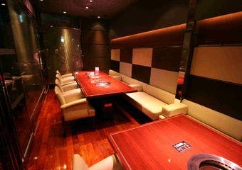 大切な方のおもてなしに、ご友人との食事会に、ご家族とのご歓談に、五感が満たされ心寛ぐひとときを、どうぞごゆっくりお楽しみください。