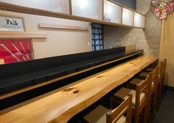 大阪は弁天町に店を構える寿司茶屋すし活。寿司×エンターテイメントで食の感動体験を。皆様のお越しをお待ちしております。