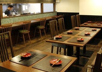 熊本市の中心部、上通・並木坂にて甲斐夫妻が営む季節料理のお店。