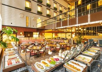 2022年吉祥寺にオープンしたエクセルホテル内ブッフェ。ランチは野菜を充実させた内容、ディナーはシャルキトリーも織り交ぜ飲めるブッフェとなります