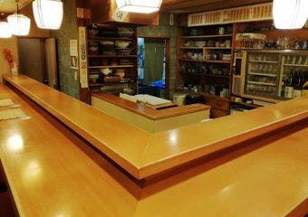 京都・祇園の老舗名店「しぐれ茶屋 侘助」を乃木坂でも味わえます。町並みから一歩外れ、旬の食材・お酒と共にゆったりできるお時間をお過ご頂けます