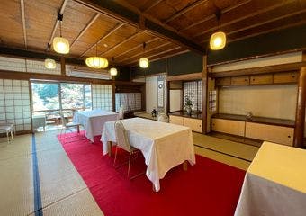 日本一の中津の鱧と、四季折々の海、山、里の旬が織りなす日本料理。味覚を満たし、五感を解き放ち、第六感をとおしてお愉しみください。