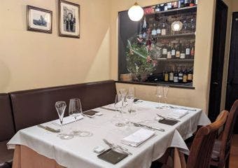 本場イタリアで修業したイタリアの郷土料理を日本の四季に合わせ振る舞う
路地裏の隠れ家レストラン