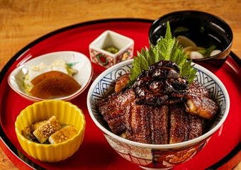 数多くのうなぎ店が軒を連ねる愛知県といううなぎ激戦区で常に高い評価を得ている「うな富士」の味が東京八重洲で堪能いただけます。