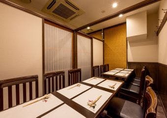 熟練の職人が握る極上のお寿司と、季節の味覚を味わう日本料理をご提供。普段使いはもちろん、接待やご家族でのお食事などにもおすすめです。