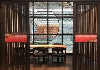 日本伝統の食文化である鰻料理、その中でも名古屋発祥の「ひつまぶし」。 まるや本店が東京ミッドタウンに出店。