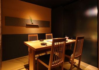 宇和島･瀬戸内海から毎日空輸する旬の食材を郷土料理でご堪能いただける西麻布の隠れ家的空間、それが「かどや霞邸」です。