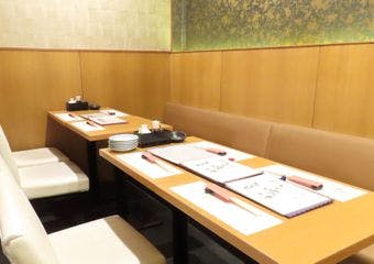 京都有名老舗料亭で修行、北新地、銀座、六本木で経験を重ね、腕を磨き上げた料理長の本格和食をご堪能ください。