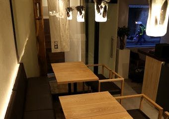 浜松町駅より徒歩5分。小さな酒蔵の多彩なお酒と、地元の食材を使ったマリアージュを感じられるお料理をお客様にご提供。