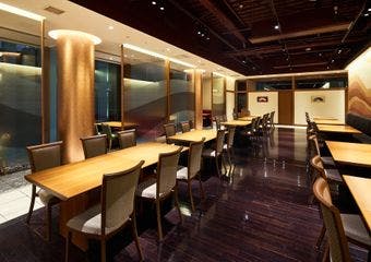 昭和22年創業の老舗・銀座らん月。趣ある和空間で、すき焼・しゃぶしゃぶ・かに料理・懐石料理をお愉しみください。