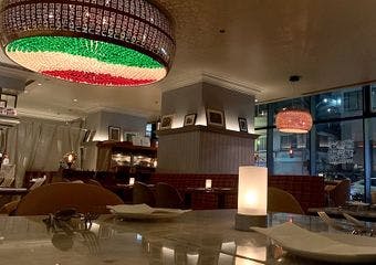 恵比寿にある旬の食材で作るフレンチベースのイタリアンカジュアルレストラン。フォアグラやトリュフなどの高級食材もお値打ちに楽しめます。