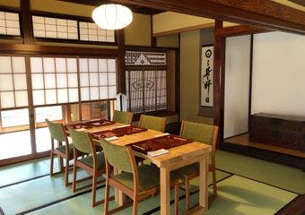 知る人ぞ知る隠れ家的なお店です。富山の素材を活かした料理を特別な空間で味わう贅沢なひと時をお過ごし頂けます。