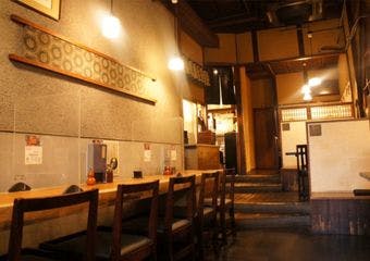 老舗の雰囲気が漂う穴子専門店「日本橋玉ゐ 本店」名物の箱めしや会席など、穴子料理料理をご堪能ください。