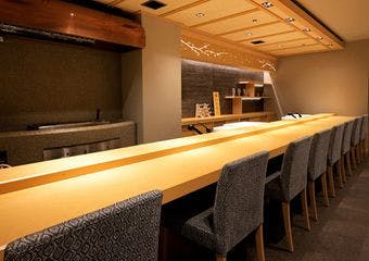 特別な空間で極上の天ぷらや熟成寿司をお楽しみ頂けます。
