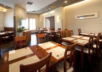 ホテルならではの落ち着きと気品ある店内で、繊細かつ鮮やかな日本料理をご堪能ください。