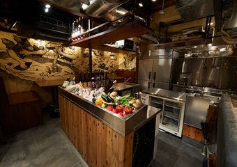 薩摩指宿にて百余年の歴史を誇る中俣酒造が直営。趣ある個室をご用意。当店の原始焼きは日本古来伝統の調理法で、接待や会食にも最適です。