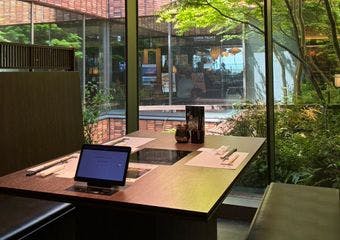 駅直結の美食。食肉専門店が誇る、上質な和牛を堪能。