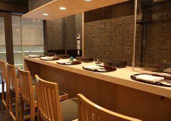 京野菜や全国から仕入れた新鮮な魚介を創作割烹料理・お鮨で愉しむことができる割烹料理店です。