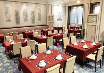 和食・洋食・中国料理など、バラエティ豊かな味覚をご堪能いただけ、ホテルオークラの伝統が息づく自慢の料理をお楽しみいただけます。
