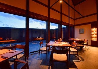 わずか18室の離れ客室食悦の湯宿。2024年5月から宿泊以外のディナー予約も承ります。後志を中心に北海道や北前船に縁のある地域料理が堪能できます。