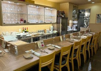 西荻窪の隠れ家フレンチ「ポワンドゥデパー」は、肩肘張らずに楽しめる料理と心地よいサービスで、訪れるたびに新しい発見があるお店です。