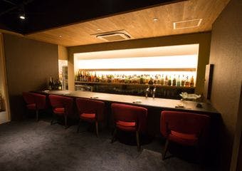 緑を基調としたカジュアルな和空間で京料理をベースとした創作料理をお楽しみいただけます。旬の素材を料理人が腕をふるいます。
