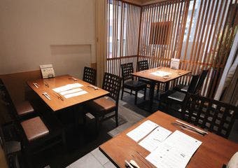 当店は、かつお節を使ったこだわりの出汁が自慢。化学調味料不使用で、お出汁の豊かな味わいを存分に楽しめます。