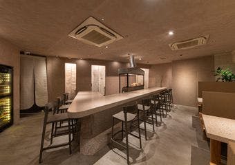 本格焼鳥と、ソムリエ厳選ワイン・酒蔵直送日本酒のペアリングをお楽しみ下さい