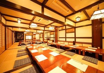 四季折々の旬食材を使った会席料理と70種以上の一品料理をご提供。50年、地元で愛され続けるお店です。