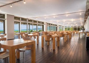 THE OCEAN DINING ／EN RESORT KUMEJIMA EEF Beach Hotel