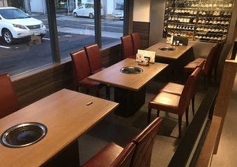 昭和35年創業の老舗焼肉店ならではの熟練の目利きをもとに、厳選したお肉をご提供。
