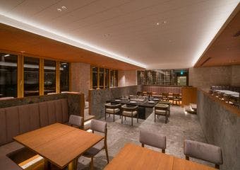 旬の信州食材を使ったフレンチコースと厳選された日本ワインのペアリング。