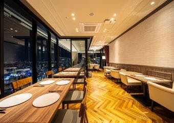 ホテル最上階で楽しむ和食ビュッフェ。大阪の夜景を眺めながら、熟練の職人が手掛ける様々なお料理を食べ放題でお楽しみいただけます。