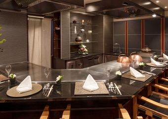 信州の旬の食材をふんだんに使用し、シェフが目の前でお料理を焼き上げる、ライブ感たっぷりのレストランです。