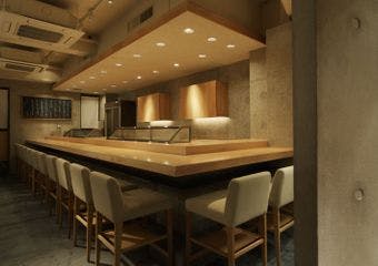 当店では、江戸前で獲れた天然魚を使用し、新鮮な素材の美味しさを最大限に引き出しています。