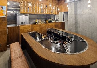 熟成チーズや海鮮が自慢のもんじゃ専門店。月島の味を贅沢に堪能！

