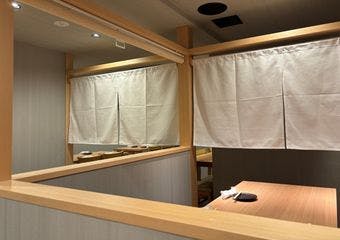 厳選仕入れの蟹を食べ放題でお楽しみいただけるのが魅力の当店では、蟹の種類によって3種のコースをご用意！