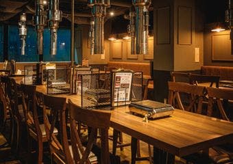 品川駅港南口徒歩3分。厳選黒毛和牛の焼肉を落ち着いた空間でご堪能いただけます。