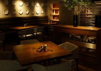 地元・石川の食材のおいしさをシンプルで心温まる料理でお届けします。ご家族やご友人、恋人、もちろんおひとり様にも様々な席をご用意しております。