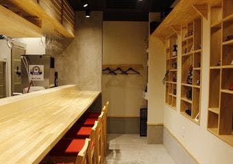 玉造の「和牛処なかざき」で、新鮮な黒毛和牛を贅沢に楽しめます。完全予約制で、リラックスしたひと時を。