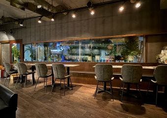 新鮮な食材を使った創作和料理を楽しむ特別なひとときを。季節ごとの繊細な味わいが心を満たす、落ち着いた和の空間でお過ごしください。