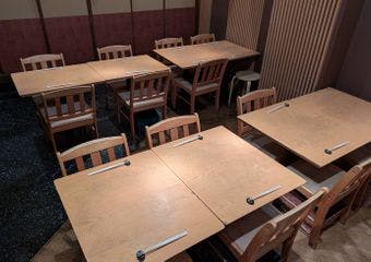 炭火で焼く地鶏と郷土の味を楽しめる、心安らぐ大人の隠れ家。