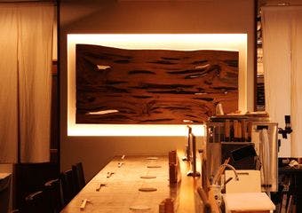 荒木町・車力門の隠れ家。旬の食材と厳選日本酒で贅沢なひとときを。