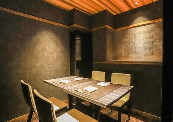 東京駅近くの完全個室で味わう極上和牛しゃぶしゃぶ。接待や特別な会食に最適。